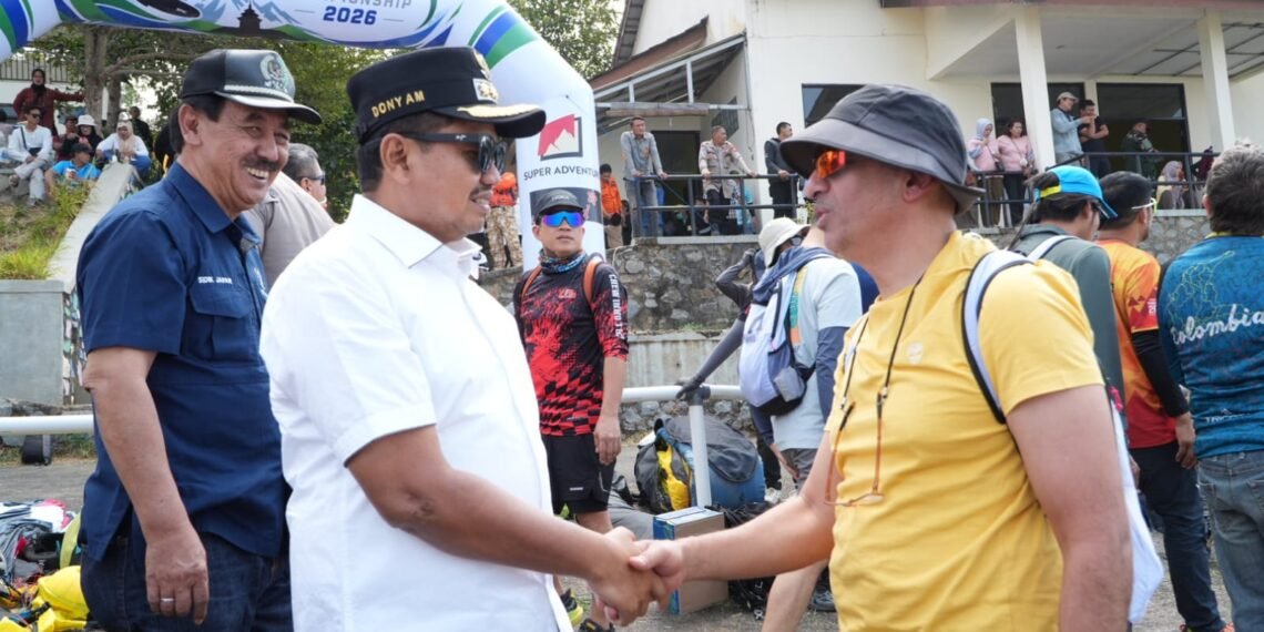 Bupati Sumedang di West Java Paragliding Championship 2026.(Foto: Diskominfo Kab Sumedang)