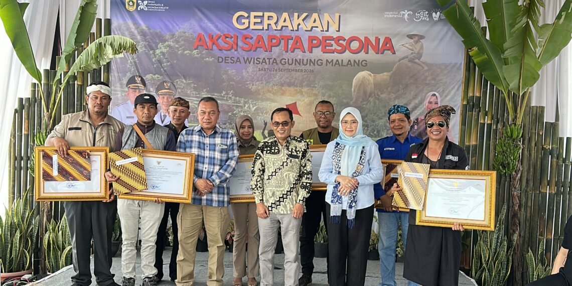 Pemerintah Kabupaten (Pemkab) Bogor melalui Dinas Pariwisata dan Ekonomi Kreatif (Disparekraf) menggelar Gerakan Aksi Sapta Pesona di Desa Wisata Gunung Malang, Kecamatan Tenjolaya, Sabtu (26/9/2026).(Foto: Humas Pemkab Bogor)