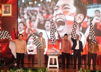 Menpora RI Erick Thohir melakukan kick-off penyusunan Desain Besar Pengembangan Industri Olahraga yang dirangkai peluncuran buku Dampak MotoGP Mandalika, Rabu (30/9) pagi. (foto:raiky/kemenpora.go.id)