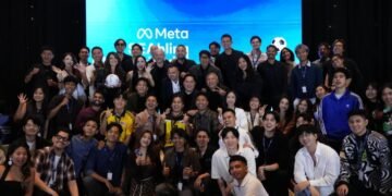Ketua Umum PSSI Erick Thohir menggandeng konten kreator dari negara peserta FIFA ASEAN 2026 dalam acara Meta SEAbling Close Friends di Hotel Fairmont, Jakarta, Kamis (24/9) malam. (foto: Herry/kemenpora.go.id)