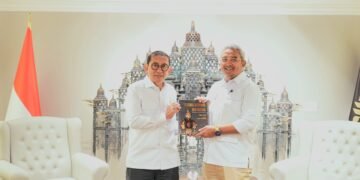 Menteri Kebudayaan, Fadli Zon, saat menerima kunjungan Walikota Bandung, Muhammad Farhan, di Kantor Kementerian Kebudayaan, Senayan, Jakarta.(Foto: Dokumentasi : Kementerian Kebudayaan / Heri Budi Santoso)