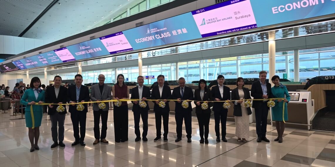 Perwakilan KJRI Hong Kong menghadiri inaugurasi penerbangan Greater Bay Airlines rute Hong Kong–Surabaya di Terminal 2 Hong Kong International Airport, Jumat (25/9/2026).(Foto: Humas Kemenpar)