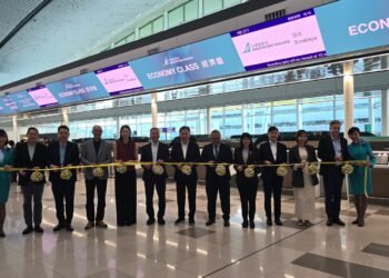 Perwakilan KJRI Hong Kong menghadiri inaugurasi penerbangan Greater Bay Airlines rute Hong Kong–Surabaya di Terminal 2 Hong Kong International Airport, Jumat (25/9/2026).(Foto: Humas Kemenpar)