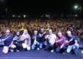 Pimpinan daerah foto bareng warga di Hari Jadi Kabupaten Kuningan.(Foto: Humas Pemkab Kuningan)