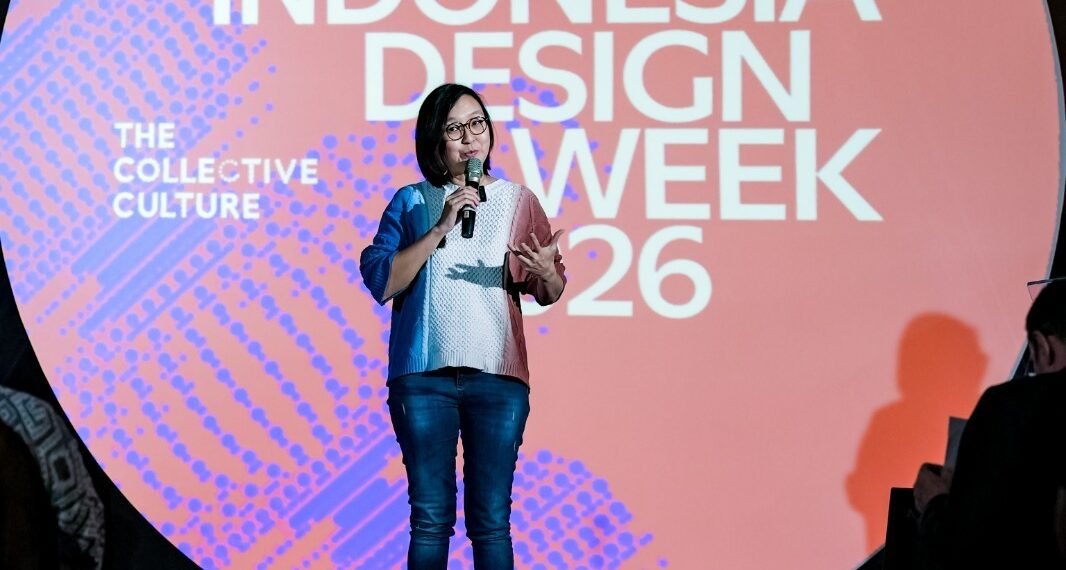 Wakil Menteri Ekonomi Kreatif/Wakil Kepala Badan Ekonomi Kreatif (Wamen Ekraf), Irene Umar, membuka sekaligus memberikan sambutan dalam acara Indonesia Design Week (IDW) 2026 di Indonesia Design Distric (IDD), PIK 2, Jumat (18/9/2026).