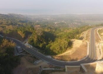 Jalan kelok 23 atau Jalan Baru Kretek–Girijati yang menghubungan Kab. Bantul dan Kab. Gunungkidul.(Foto: Dok. Humas Kementerian PU)