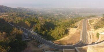 Jalan kelok 23 atau Jalan Baru Kretek–Girijati yang menghubungan Kab. Bantul dan Kab. Gunungkidul.(Foto: Dok. Humas Kementerian PU)