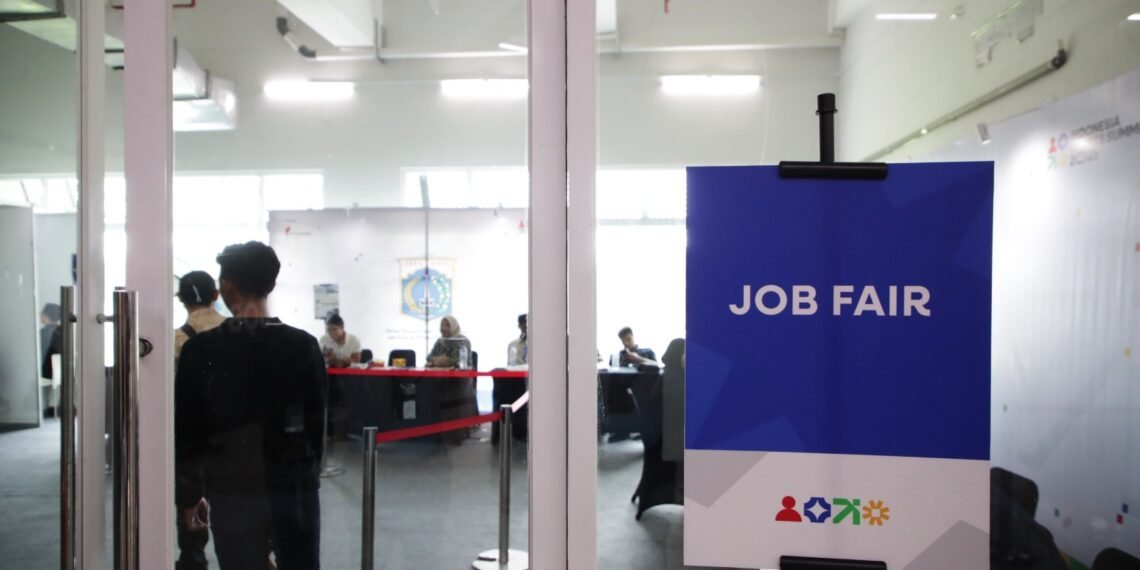 Industri olahraga tak hanya menawarkan peluang menjadi atlet. Di balik geliat event, bisnis, teknologi, hingga jasa pendukung olahraga, terbuka pula ratusan kesempatan kerja yang bisa dimanfaatkan masyarakat. (foto: dok/kemenpora)