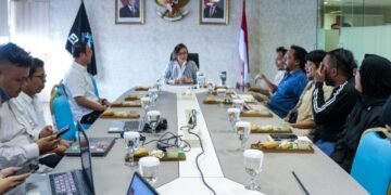 Wakil Menteri Ekonomi Kreatif/Wakil Kepala Badan Ekonomi Kreatif (Ekraf) Irene Umar menerima audiensi Dewan Kesenian Jakarta (DKJ) untuk membahas persiapan perhelatan seni berskala global, Jakarta Biennale 2026, di Gedung Film Pesona Indonesia, Jakarta, Senin (31/8/2026).(Foto: Dok. Biro Komunikasi Kementerian Ekraf/ Badan Ekonomi Kreatif)