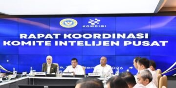 Kepala Badan Intelijen Negara (BIN) Jenderal TNI (Purn) M. Herindra bersama Menteri Komunikasi dan Digital (Menkomdigi) Meutya Hafid dan Kepala Badan Siber dan Sandi Negara (BSSN) Jenderal TNI (Purn) Nugroho Sulistyo Budi pada Rapat Koordinasi Komite Intelijen Pusat (Kominpus).(Foto: Humas Komdigi)