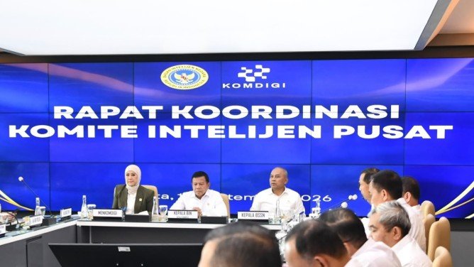 Kepala Badan Intelijen Negara (BIN) Jenderal TNI (Purn) M. Herindra bersama Menteri Komunikasi dan Digital (Menkomdigi) Meutya Hafid dan Kepala Badan Siber dan Sandi Negara (BSSN) Jenderal TNI (Purn) Nugroho Sulistyo Budi pada Rapat Koordinasi Komite Intelijen Pusat (Kominpus).(Foto: Humas Komdigi)