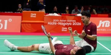 Wamenpora RI Taufik Hidayat, mengapresiasi pasangan ganda putra Indonesia, Leo Rolly Carnando/Daniel Marthin yang sukses meraih medali emas di ajang Asian Games 2026.(foto: Gilang/kemenpora.go.id)