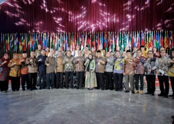 Wali Kota Bandung Muhammad Farhan bersama anggota MPR di Gedung Merdeka.(Foto: Humas Pemkot Bandung)