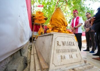 Menteri Kebudayaan RI, Fadli Zon, melakukan ziarah dan peninjauan ke Petilasan Raden Wijaya di Kawasan Siti Inggil, Desa Bejijong, Kecamatan Trowulan, Kabupaten Mojokerto. (Foto: Dok. Humas Kemenbud)