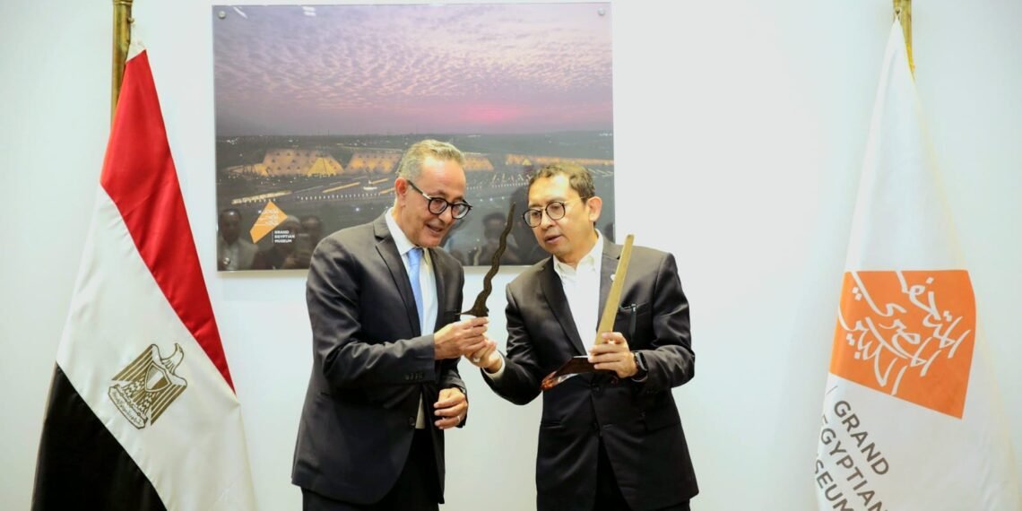 Menteri Kebudayaan Republik Indonesia, Fadli Zon, bertemu dengan CEO Grand Egyptian Museum Authority Prof. Dr. Ahmed Ghoneim untuk mempelajari pengalaman Grand Egyptian Museum (GEM) dalam membangun dan mengelola museum modern berskala internasional.(Foto: Humas Kemenbud)