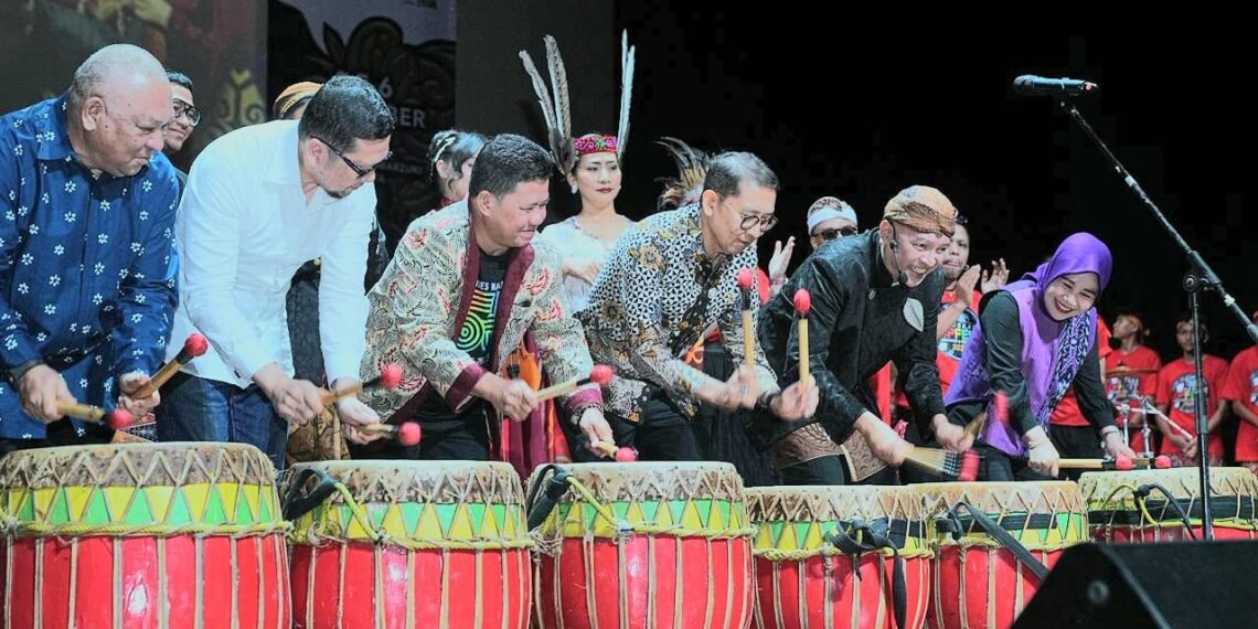 Menteri Kebudayaan RI, Fadli Zon di acara Satu Dekade Indonesia Drum & Perkusi Festival (IDPFEST) 2026 di Gedung Teater Besar Taman Ismail Marzuki, Jakarta, Sabtu 5/9/2026.(Foto: Dok. Kemenbud)