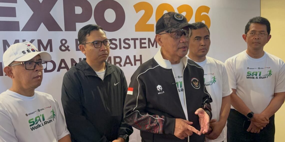 Menteri Haji dan Umrah (Menhaj) RI Mochamad Irfan Yusuf bersama jajaran di UMKM Expo di Madiun.(Foto: Humas Kemenhaj)