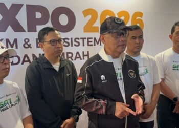 Menteri Haji dan Umrah (Menhaj) RI Mochamad Irfan Yusuf bersama jajaran di UMKM Expo di Madiun.(Foto: Humas Kemenhaj)