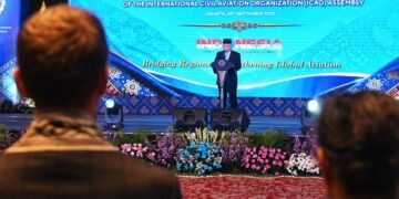 Menteri Perhubungan Dudy Purwagandhi menyampaikan pencalonan Indonesia menjadi Anggota Dewan International Civil Aviation Organization (ICAO) Part III untuk periode 2026-2028 kepada duta besar dan perwakilan negara-negara anggota ICAO yang berkedudukan di Jakarta, Selasa (29/9).(Foto: Humas Kemenhub)