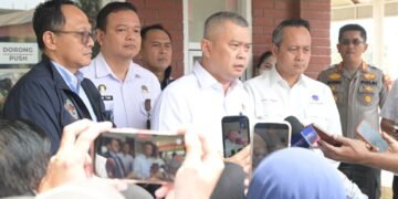 Menteri Perhubungan Dudy Purwagandhi saat memberikan keterangan media di Bandara Soekarno-Hatta, Senin (7/9).(Foto: Humas Kemenhub)