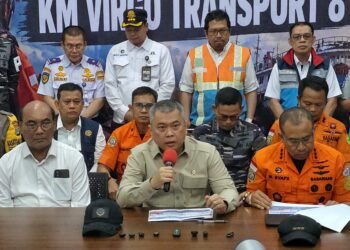Menhub Dudy Purwagandhi saat konferensi pers yang digelar di Pelabuhan Trisakti, Banjarmasin, Kalimantan Selatan, Senin (14/9).(Foto: Humas Kemenhub)