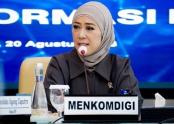 Menter Komdigi Meutya Hafid menyampaikan keprihatinan mendalam atas insiden hilang kontaknya rombongan jurnalis yang tengah meliput aktivitas Gunung Anak Krakatau di perairan Selat Sunda. (Foto: Humas Kemkomdigi)