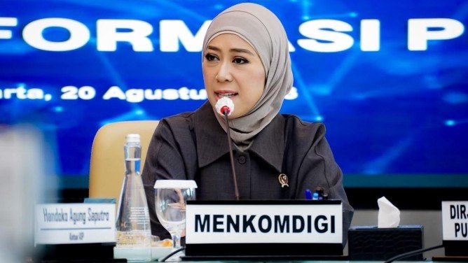 Menter Komdigi Meutya Hafid menyampaikan keprihatinan mendalam atas insiden hilang kontaknya rombongan jurnalis yang tengah meliput aktivitas Gunung Anak Krakatau di perairan Selat Sunda. (Foto: Humas Kemkomdigi)