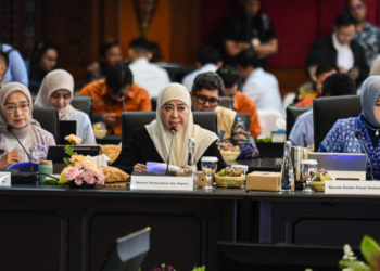 Menkomdigi Meutya Hafid saat mengikuti Rapat Tingkat Menteri (RTM) Percepatan Gerakan Nasional Peduli Tetangga untuk Perlindungan Sosial di Kementerian Sosial, Jakarta Pusat, Rabu (30/09/2026). Foto: Anhar/Komdigi