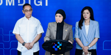 Menkomdigi Meutya Hafid didampingi Dirjen Pengawasan Ruang Digital Alexander Sabar dan Dirjen Komunikasi Publik dan Media Fifi Aleyda Yahya dalam Konferensi Pers Progres Implementasi PP TUNAS di Kantor Kementerian Komdigi, Jakarta Pusat, Senin (14/09/2026). Foto: Anhar/Komdigi