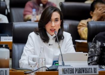Menteri Pariwisata Widiyanti Putri Wardhana dalam Rapat Kerja bersama Komisi VII DPR RI, Jakarta, (31/8/2026). Anggaran Kemenpar 2027 untuk mendorong dampak ekonomi wisata kepada masyarakat.(Foto: Humas Kemenpar)