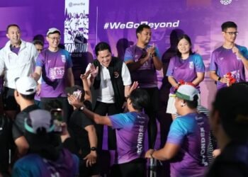 Menpora RI Erick Thohir, melepas ribuan peserta ajang lari Amartha 10X Run di Plaza Parkir Timur, Gelora Bung Karno (GBK), Senayan, Jakarta, Minggu, (6/9). (foto:Herry/kemenpora.go.id)