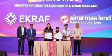 Menteri Ekonomi Kreatif/Kepala Badan Ekonomi Kreatif (Ekraf), Teuku Riefky Harsya, menyaksikan penandatanganan Nota Kesepahaman (MoU) antara Kementerian Ekonomi Kreatif dan Sinar Mas Land tentang Dukungan Pengembangan Ekonomi Kreatif di Kawasan Ekonomi Khusus (KEK) Edukasi, Teknologi, dan Kesehatan Internasional Banten. Nusantara Hall, ICE BSD, Tangerang, Banten.(14/09/26).(Foto: Dok. Biro Komunikasi Kementerian Ekraf/ Badan Ekraf)
