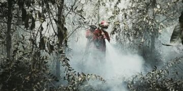 Operasi darat pemadaman karhutla.(Foto: Humas Kemenhut)