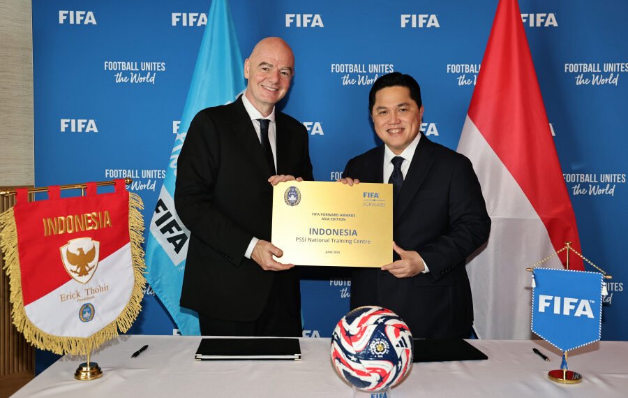 Ketua Umum PSSI Erick Thohir dan Presiden FIFA Gianni Infantino.(Foto: Dok. PSSI)
