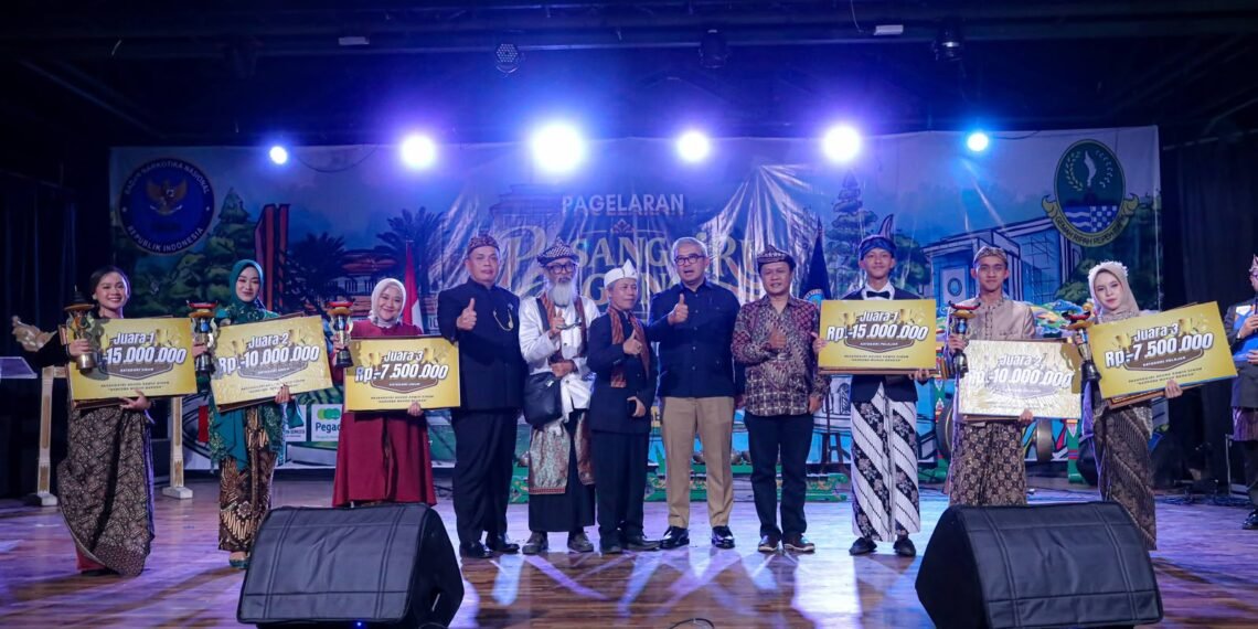 Pasanggiri Kawih Sinom digelar BNN sebagai upaya perang terhadap narkoba.(Foto: Humas Pemkot Bandung)
