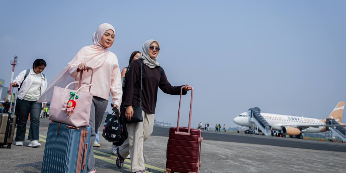 Penumpang transportasi udara di Bandara Husein Sastranegara.(Foto: Humas Pemkot Bandung)