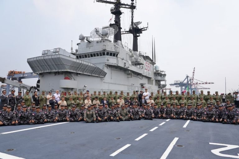 Penyambutan Kapal Induk Giuseppe Garibaldi.(Foto: Website Kemhan)