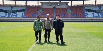 Ketua Umum (Ketum) PSSI Erick Thohir meninjau secara langsung Stadion Si Jalak Harupat di Kabupaten Bandung, Kamis (24/9) pagi.(foto:raiky/kemenpora.go.id)