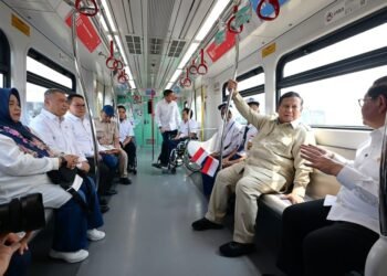 Presiden Prabowo Subianto menjajal perjalanan menggunakan LRT Jakarta jalur Kelapa Gading–Manggarai, Jakarta, pada Rabu (16/09/2026).(Foto: BPMI Setpres)