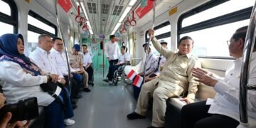 Presiden Prabowo Subianto menjajal perjalanan menggunakan LRT Jakarta jalur Kelapa Gading–Manggarai, Jakarta, pada Rabu (16/09/2026).(Foto: BPMI Setpres)