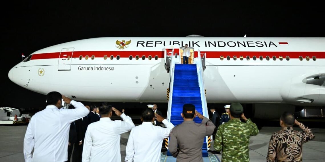 Presiden Prabowo menuju pertemuan Eastern Economic Forum di Rusia.(Foto: BPMI Setpres)
