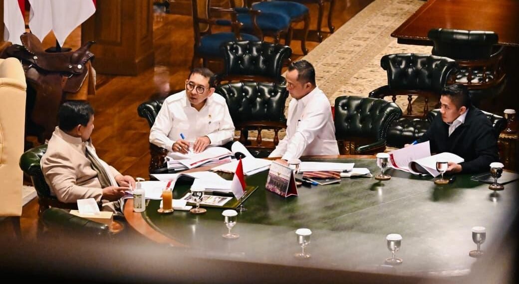 Presiden Prabowo Subianto menerima Menteri Kebudayaan Fadli Zon di Hambalang, Kabupaten Bogor, Jawa Barat, pada Selasa (01/09/2026). Pertemuan tersebut membahas sejumlah usulan terkait pemberian gelar, tanda jasa, dan tanda kehormatan kepada tokoh dan insan masyarakat yang dinilai telah memberikan pengabdian bagi masyarakat, bangsa, dan negara.(Foto: BPMI Setpres)