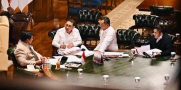 Presiden Prabowo Subianto menerima Menteri Kebudayaan Fadli Zon di Hambalang, Kabupaten Bogor, Jawa Barat, pada Selasa (01/09/2026). Pertemuan tersebut membahas sejumlah usulan terkait pemberian gelar, tanda jasa, dan tanda kehormatan kepada tokoh dan insan masyarakat yang dinilai telah memberikan pengabdian bagi masyarakat, bangsa, dan negara.(Foto: BPMI Setpres)