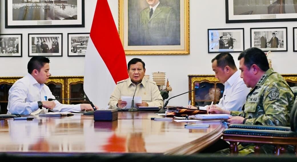 Presiden Prabowo Subianto memimpin rapat terbatas mengenai perkembangan penanganan bencana alam dari Istana Merdeka, Jakarta, melalui konferensi video pada Senin (07/09/2026).(Foto: BPMI Setpres)