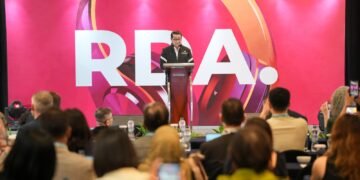 Menteri Ekonomi Kreatif/Kepala Badan Ekonomi Kreatif (Ekraf), Teuku Riefky Harsya, memberi sambutan pada acara Radiodays Asia 2026 di Hotel Aryaduta, Jakarta, Rabu (2/9/2026).(Dok. Biro Komunikasi Kementerian Ekraf/ Badan Ekonomi Kreatif)