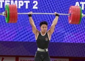 Lifter putra Indonesia, Rahmat Erwin Abdullah, mengungkapkan perasaannya usai berhasil meraih medali emas pada ajang Asian Games 2026 Aichi-Nagoya. (foto:Gilang/kemenpora.go.id)