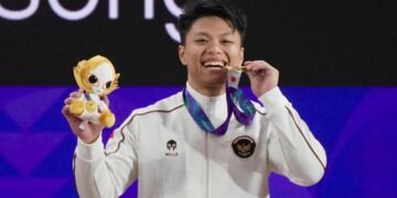 Wamenpora RI Taufik Hidayat optimistis tim Indonesia memenuhi target empat medali emas pada Asian Games 2026 usai lifter Rahmat Erwin Abdullah menambah koleksi emas kedua. (foto:Gilang/kemenpora.go.id)