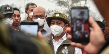 Menteri Kehutanan (Menhut) Raja Juli Antoni saat meninjau titik kebakaran hutan dan lahan (karhutla) di Provinsi Kalimantan Barat (3/9/2026).(Foto: Humas Kemenhut)