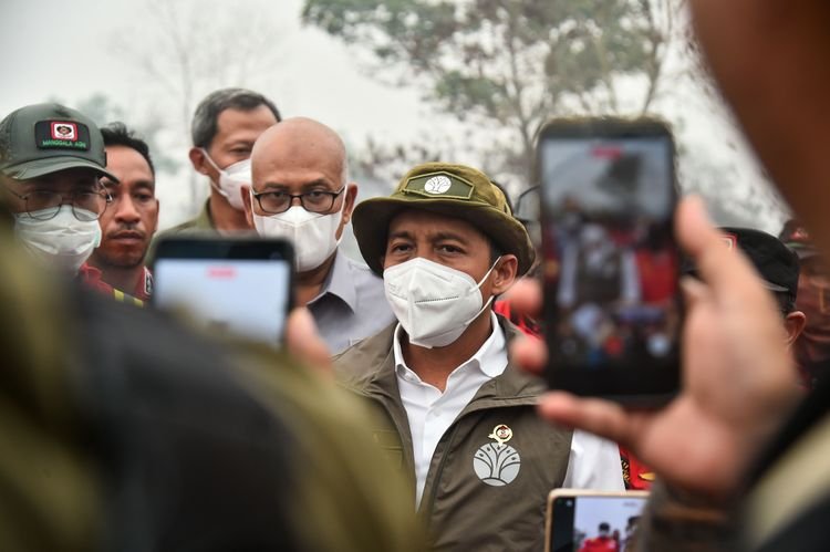 Menteri Kehutanan (Menhut) Raja Juli Antoni saat meninjau titik kebakaran hutan dan lahan (karhutla) di Provinsi Kalimantan Barat (3/9/2026).(Foto: Humas Kemenhut)