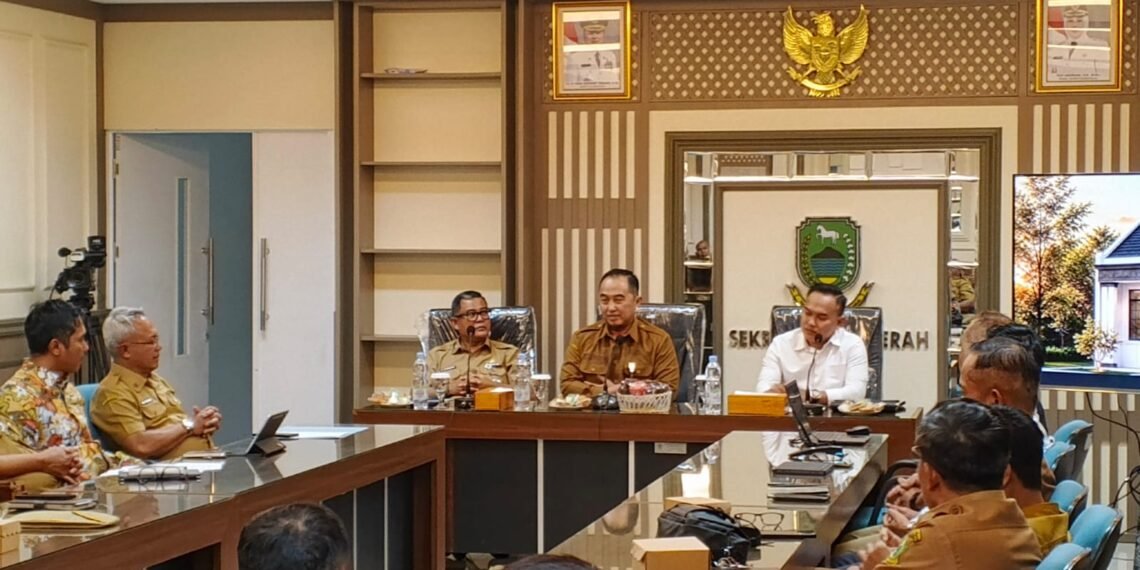 Rapat realisasi program 3 juta rumah lingkup Kabupaten Kuningan.(Foto: Humas Pemkab Kuningan)